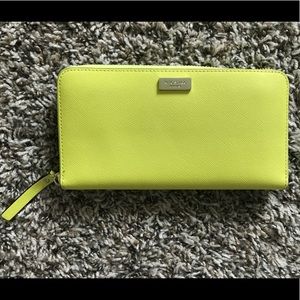 Kate Spade Zippered Wallet - Brand New Condition